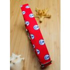 Piros vasmacskás nyakörv