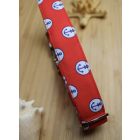 Piros vasmacskás nyakörv