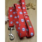 Piros vasmacskás póráz